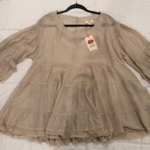 NWT Flowy top 3/4 sleeve color beige/tan size L